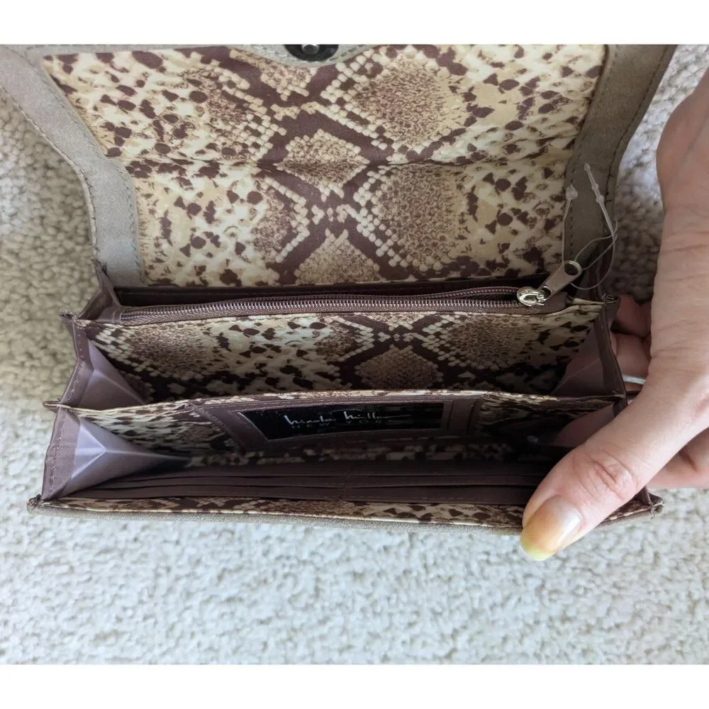 NWT Nicole Miller New York Light Brown Taupe Wallet
